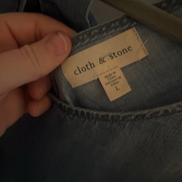 Barely worn, denim dress with fun sleeves!! Size L - Picture 4 of 4